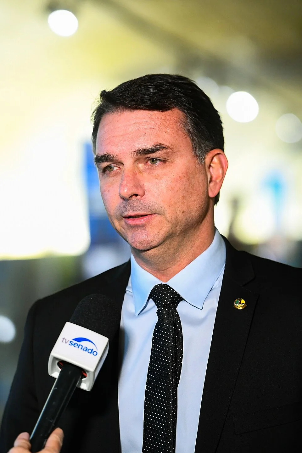 Senador Flávio Bolsonaro concede entrevista