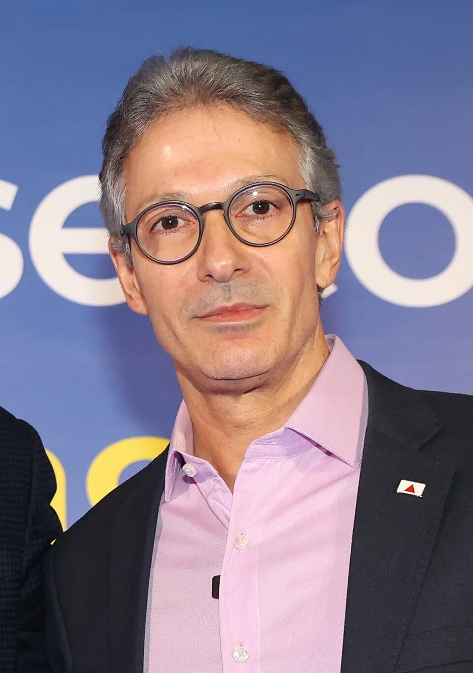 Retrato de Romeu Zema em evento em 2025